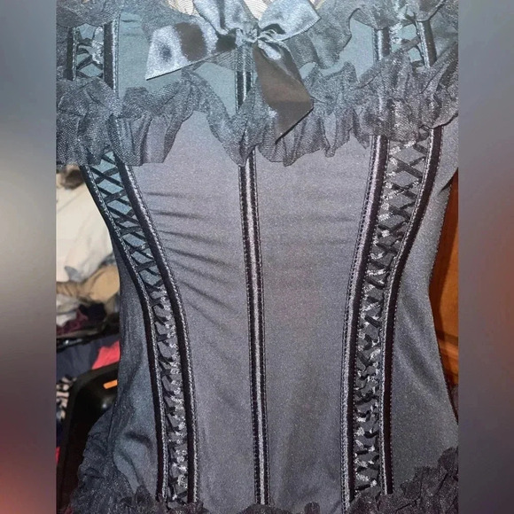 TORRID Womens Size 1 Black Lace Ruffle Corset Strapless Hook & Eye Closure Boned - Picture 2 of 16